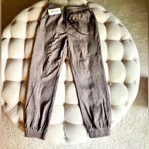 Women’s Joggers NWT